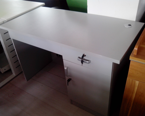 1.2米灰白色电脑桌